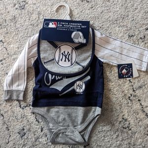 3 piece Yankees set, onesie, booties and bib, 6-9 months